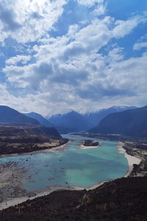 Tibet - the Yarlung (Brahmaputra) River heads east